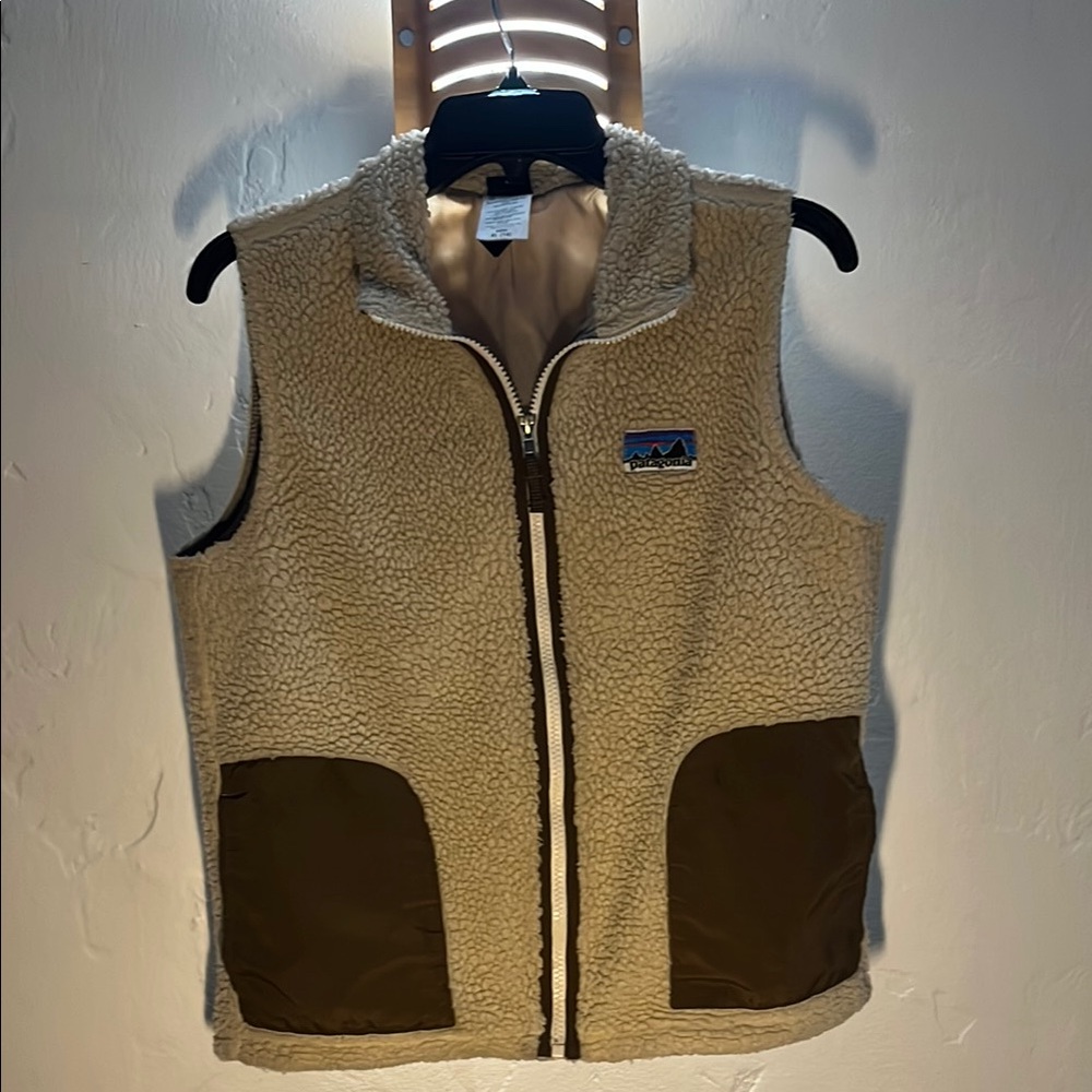 Patagonia Cream Sherpa Fleece Vest with Brown Pockets